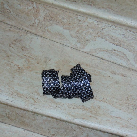 Black Tie Geek Men's Atari Space Invaders Black & White Tie Suit Accessories - Picture 5 of 5